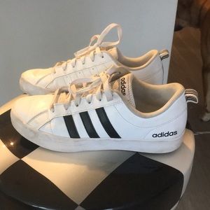 Adidas casual shoe size 7 unisex